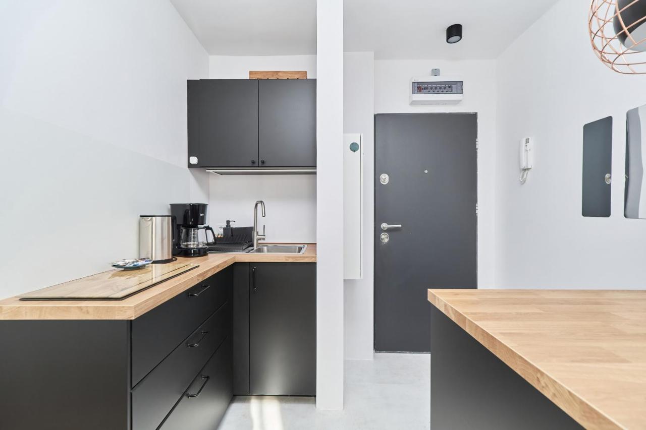 Center By Renters Apartment *