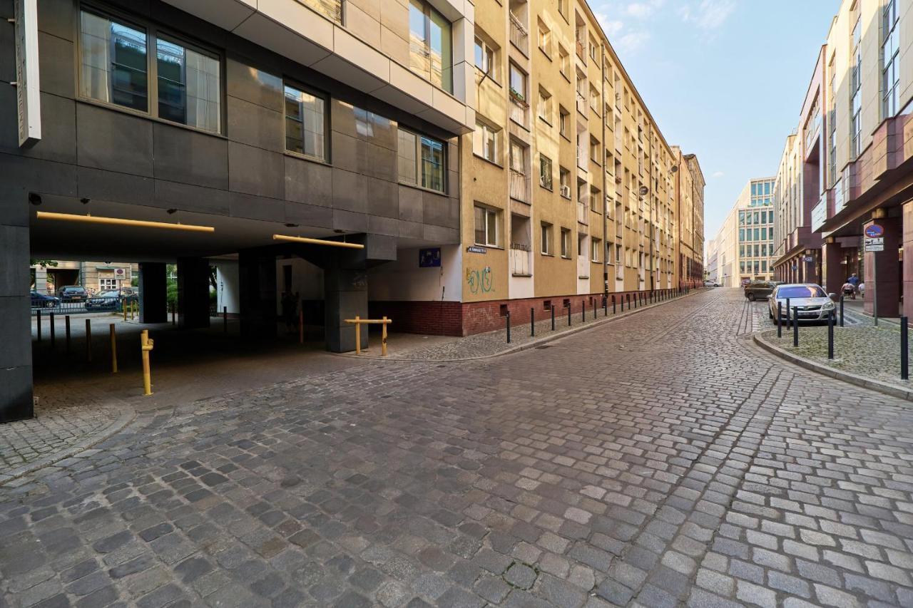 Center By Renters Apartment