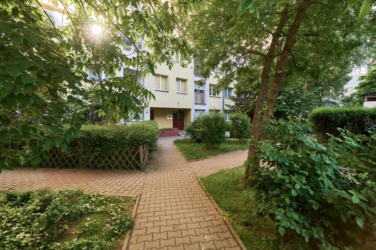 Center By Renters *